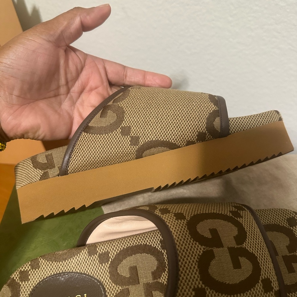 ⚡️FLASH SALE⚡️ Gucci Jumbo GG Platform Slides 38 - Picture 8 of 9
